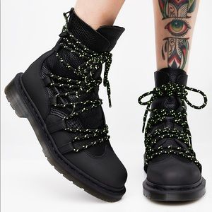 ULTRA RARE DR MARTENS ZELDAS SZ 7